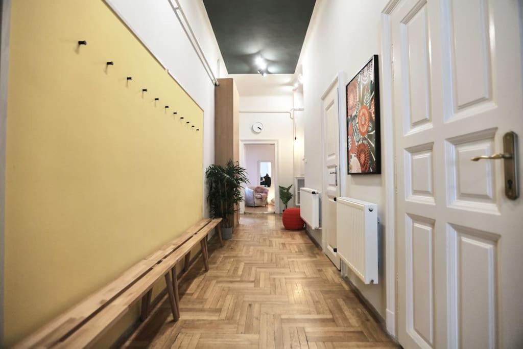 Unwind In Style W Sauna Dsgn 2Br Home Budapest Exterior photo