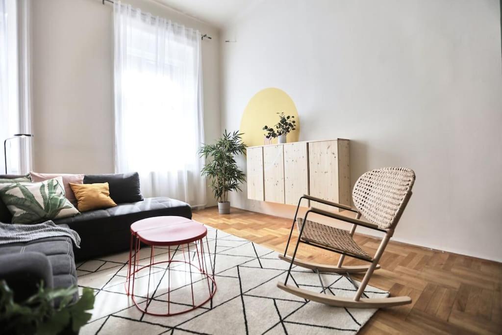 Unwind In Style W Sauna Dsgn 2Br Home Budapest Exterior photo